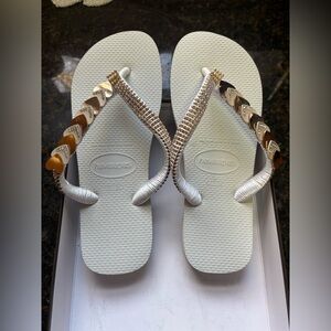 HAVAIANAS WHITE FLIP FLOPS